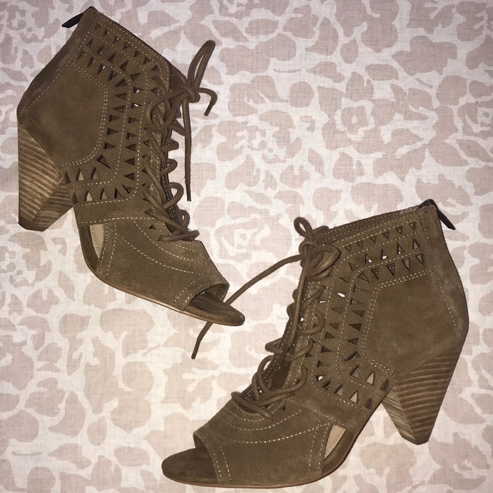 Vince Camuto heels 👠